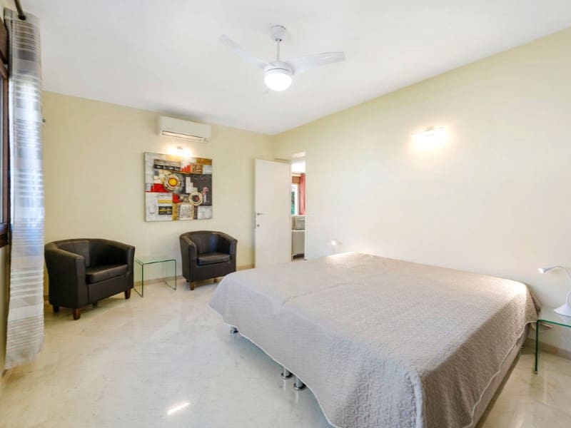 5 bedroom Villa for sale in Estepona with pool garage - € 1,399,900 (Ref: 9576495)