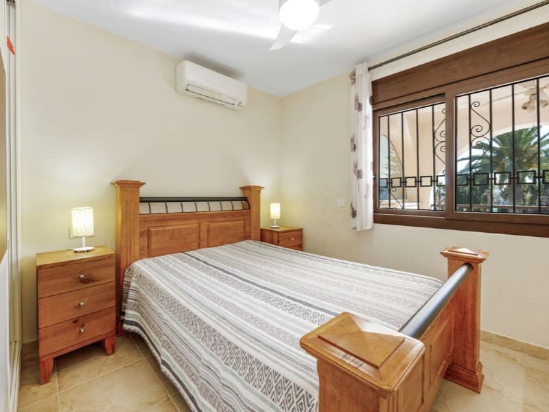 5 bedroom Villa for sale in Estepona with pool garage - € 1,399,900 (Ref: 9576495)