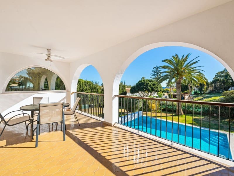 5 bedroom Villa for sale in Estepona with pool garage - € 1,399,900 (Ref: 9576495)