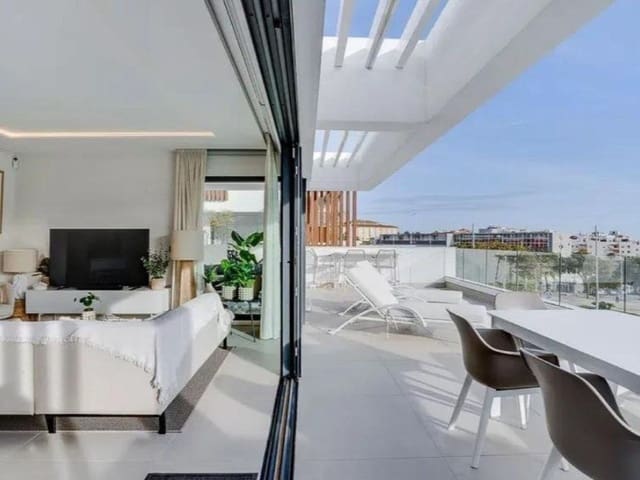 3 makuuhuone Huoneisto myytävänä paikassa Puerto de Estepona, Estepona mukana uima-altaan 
autotalli - 779 000 € (Ref: 9576496)