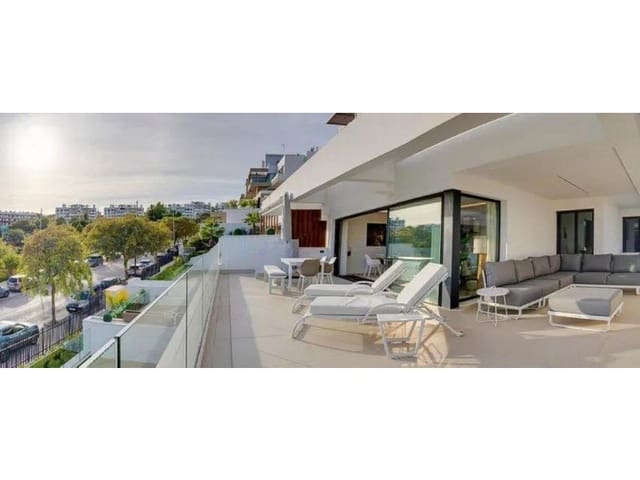 3 makuuhuone Huoneisto myytävänä paikassa Puerto de Estepona, Estepona mukana uima-altaan 
autotalli - 779 000 € (Ref: 9576496)