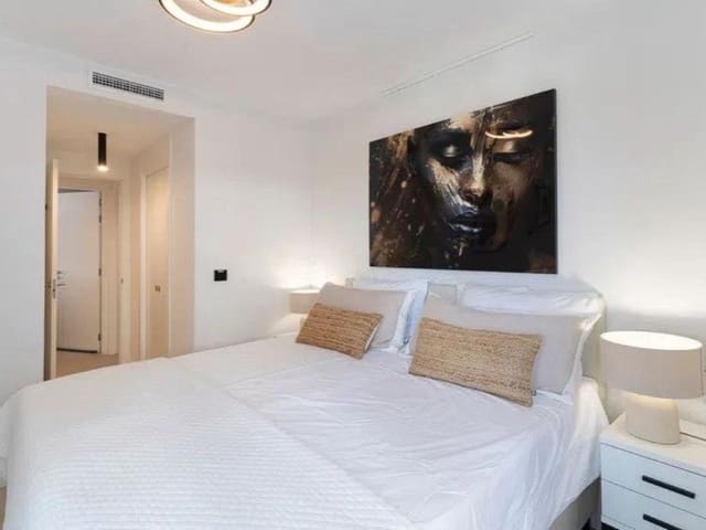 3 makuuhuone Huoneisto myytävänä paikassa Puerto de Estepona, Estepona mukana uima-altaan 
autotalli - 779 000 € (Ref: 9576496)