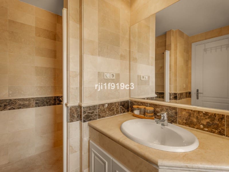 3 Zimmer Apartment zu verkaufen in Elviria mit Pool - 745.000 € (Ref: 9576497)