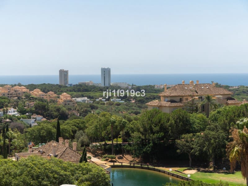 3 Zimmer Apartment zu verkaufen in Elviria mit Pool - 745.000 € (Ref: 9576497)