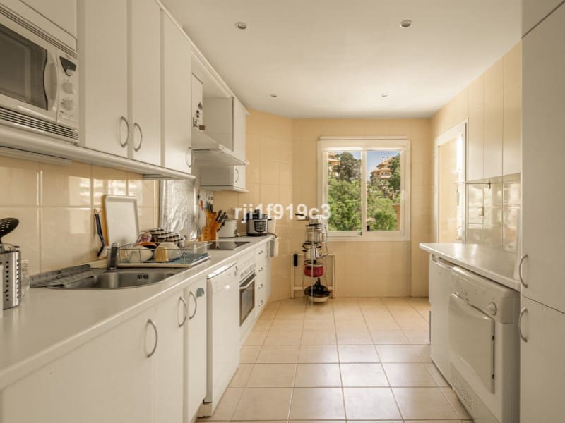 3 Zimmer Apartment zu verkaufen in Elviria mit Pool - 745.000 € (Ref: 9576497)