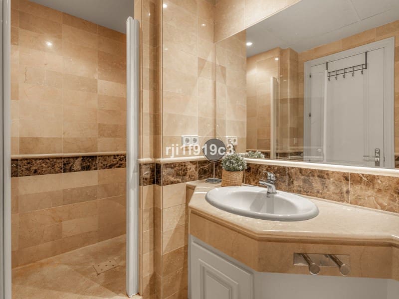 3 Zimmer Apartment zu verkaufen in Elviria mit Pool - 745.000 € (Ref: 9576497)