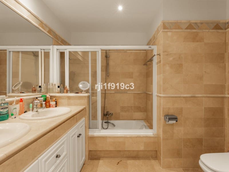 3 Zimmer Apartment zu verkaufen in Elviria mit Pool - 745.000 € (Ref: 9576497)