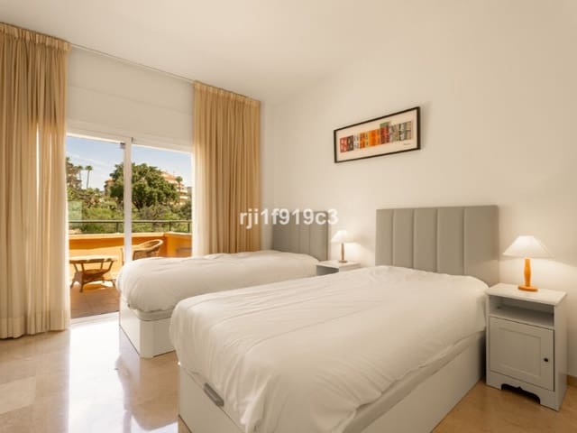 3 sovrum Lägenhet till salu i Elviria, Marbella med pool - 745 000 € (Ref: 9576497)