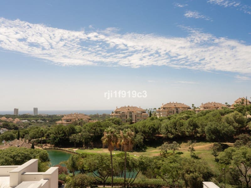 3 Zimmer Apartment zu verkaufen in Elviria mit Pool - 745.000 € (Ref: 9576497)
