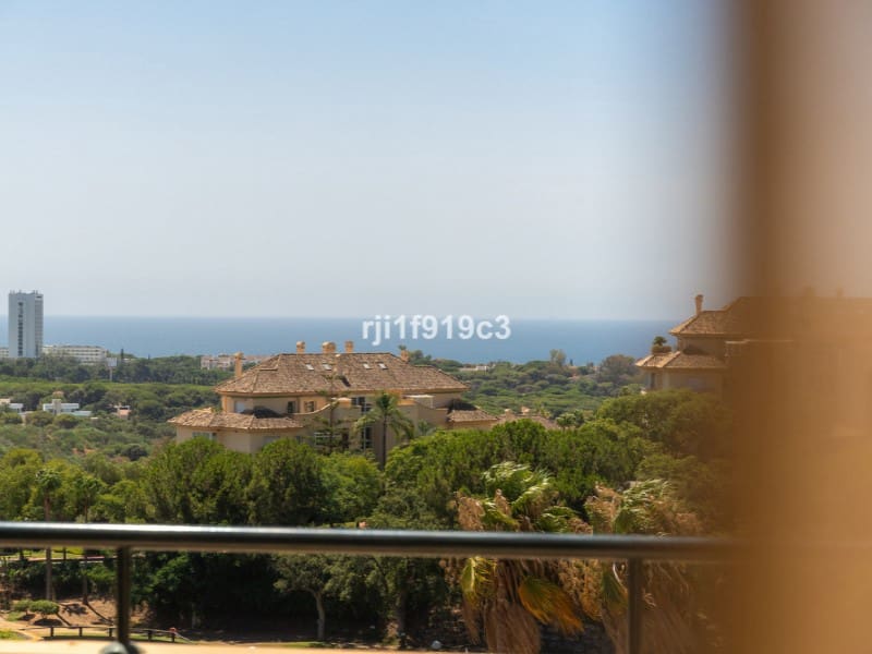 3 Zimmer Apartment zu verkaufen in Elviria mit Pool - 745.000 € (Ref: 9576497)