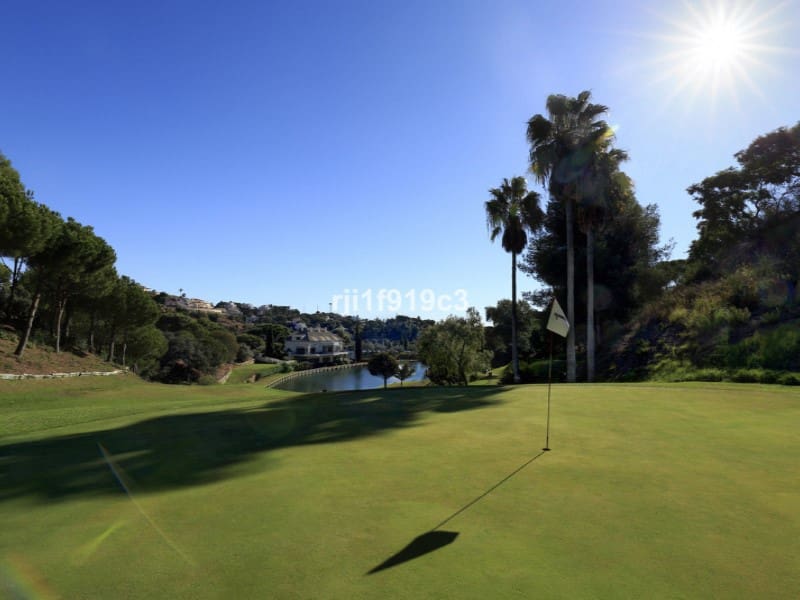 3 Zimmer Apartment zu verkaufen in Elviria mit Pool - 745.000 € (Ref: 9576497)