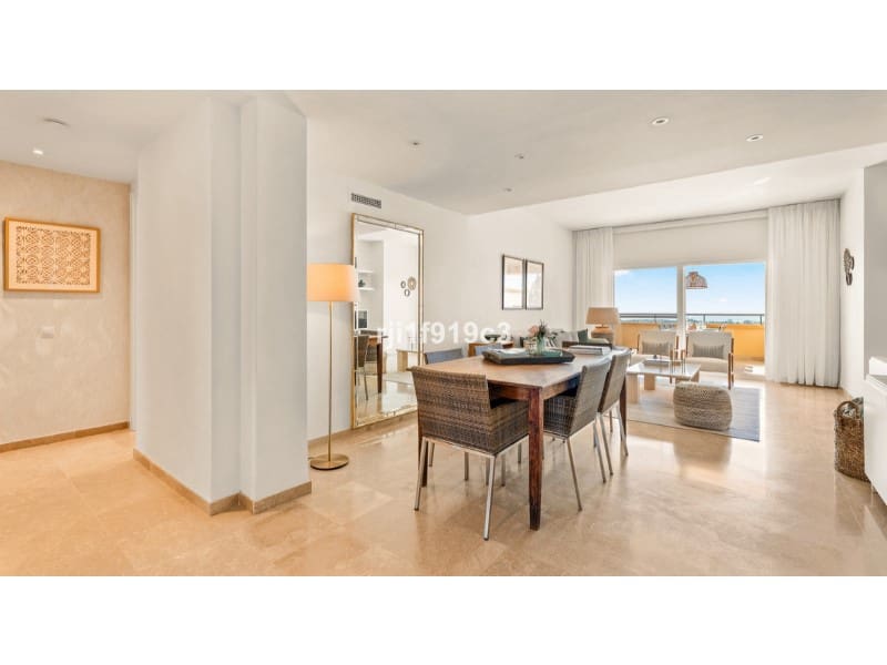 2 Zimmer Apartment zu verkaufen in Elviria mit Pool - 615.000 € (Ref: 9576498)