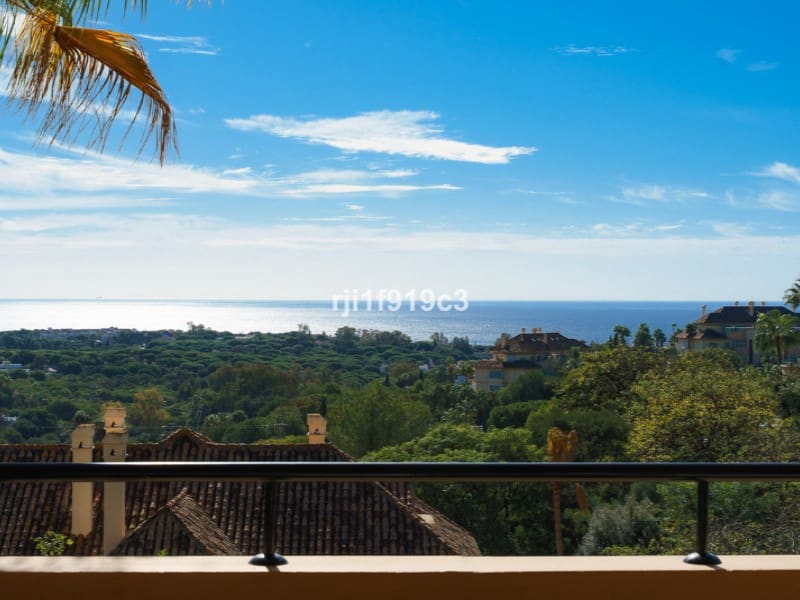 2 Zimmer Apartment zu verkaufen in Elviria mit Pool - 615.000 € (Ref: 9576498)