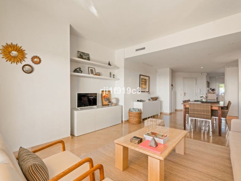 2 Zimmer Apartment zu verkaufen in Elviria mit Pool - 615.000 € (Ref: 9576498)