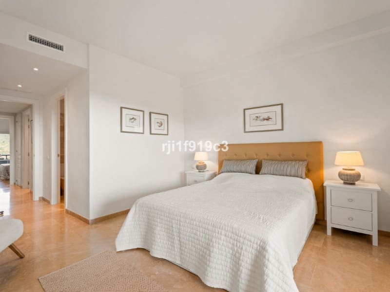 2 Zimmer Apartment zu verkaufen in Elviria mit Pool - 615.000 € (Ref: 9576498)