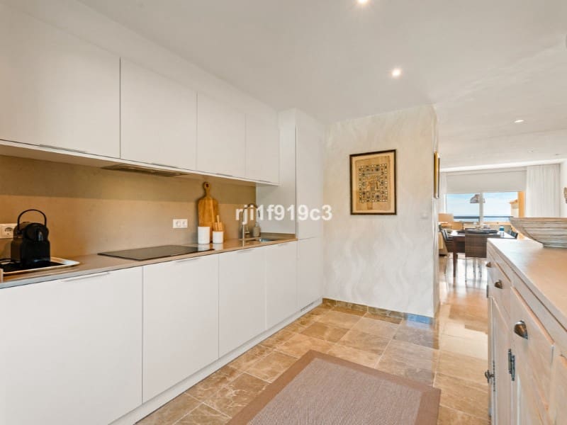 2 Zimmer Apartment zu verkaufen in Elviria mit Pool - 615.000 € (Ref: 9576498)