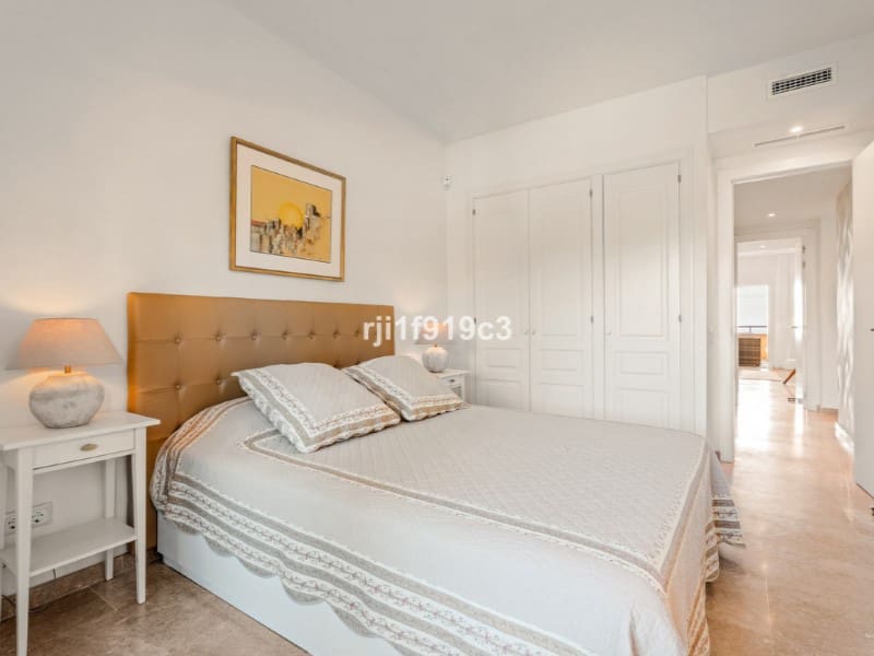 2 Zimmer Apartment zu verkaufen in Elviria mit Pool - 615.000 € (Ref: 9576498)