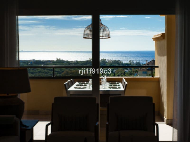 2 Zimmer Apartment zu verkaufen in Elviria mit Pool - 615.000 € (Ref: 9576498)