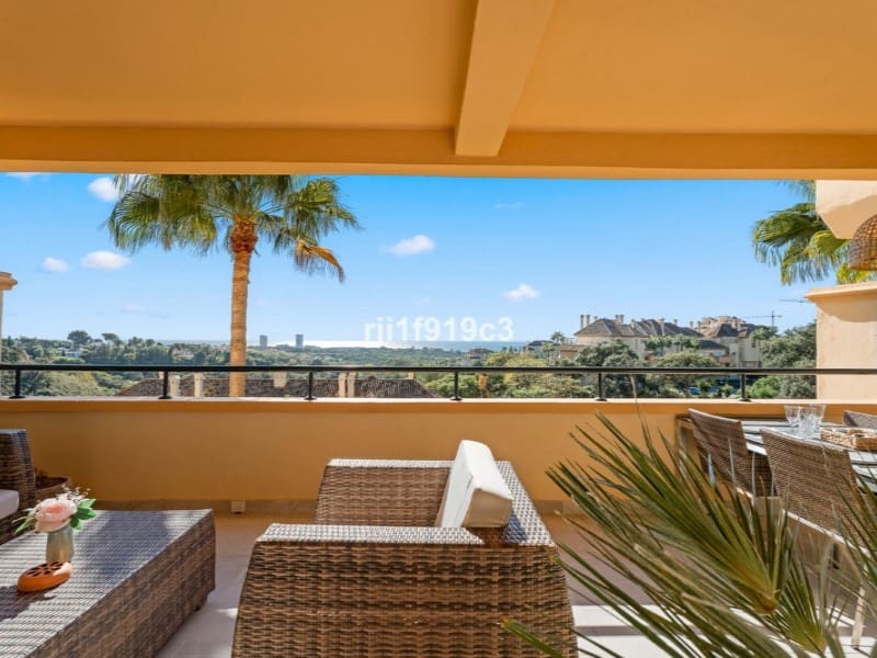 2 Zimmer Apartment zu verkaufen in Elviria mit Pool - 615.000 € (Ref: 9576498)