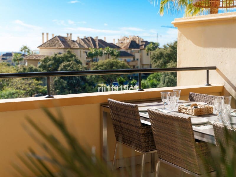 2 Zimmer Apartment zu verkaufen in Elviria mit Pool - 615.000 € (Ref: 9576498)