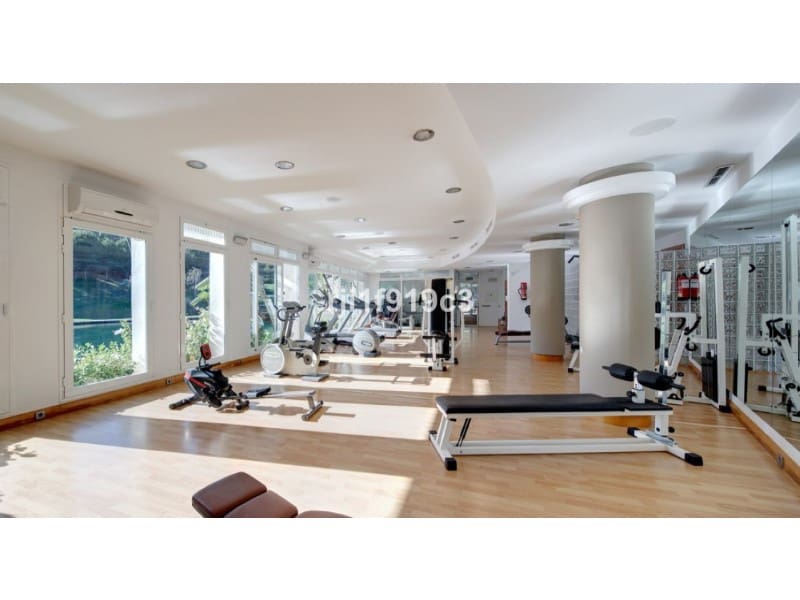 2 Zimmer Apartment zu verkaufen in Elviria mit Pool - 615.000 € (Ref: 9576498)