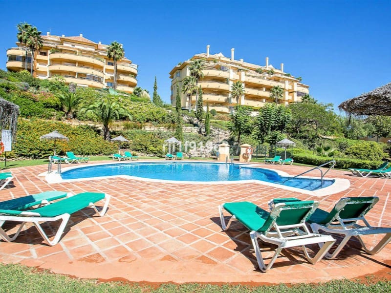 2 Zimmer Apartment zu verkaufen in Elviria mit Pool - 615.000 € (Ref: 9576498)