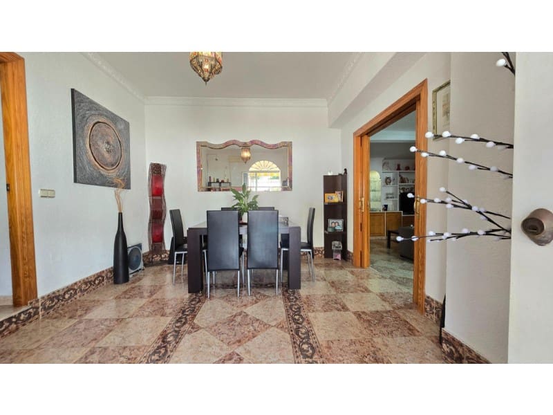 2 makuuhuone Huvila myytävänä paikassa Arroyo de la Miel mukana uima-altaan 
autotalli - 550 000 € (Ref: 9576501)