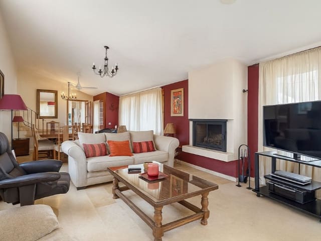 3 sovrum Villa till salu i Hipódromo - Cerrado del Águila, Mijas med pool garage - 699 000 € (Ref: 9576503)