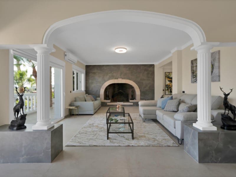 9 makuuhuone Huvila myytävänä paikassa Benalmadena Costa mukana uima-altaan - 2 950 000 € (Ref: 9576506)