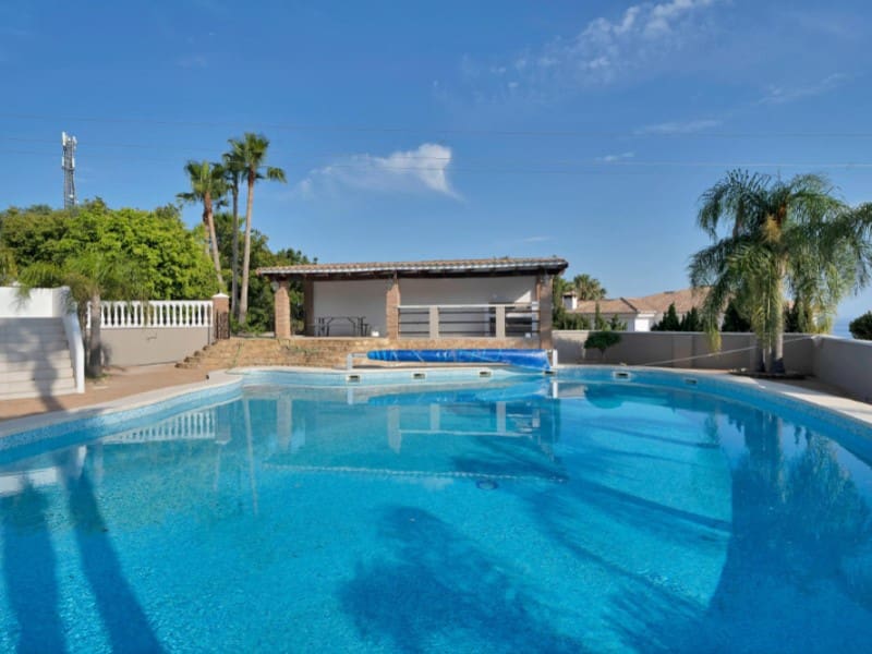 9 makuuhuone Huvila myytävänä paikassa Benalmadena Costa mukana uima-altaan - 2 950 000 € (Ref: 9576506)