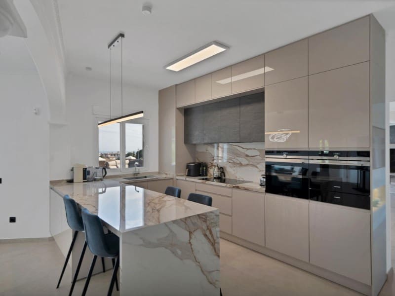 9 makuuhuone Huvila myytävänä paikassa Benalmadena Costa mukana uima-altaan - 2 950 000 € (Ref: 9576506)