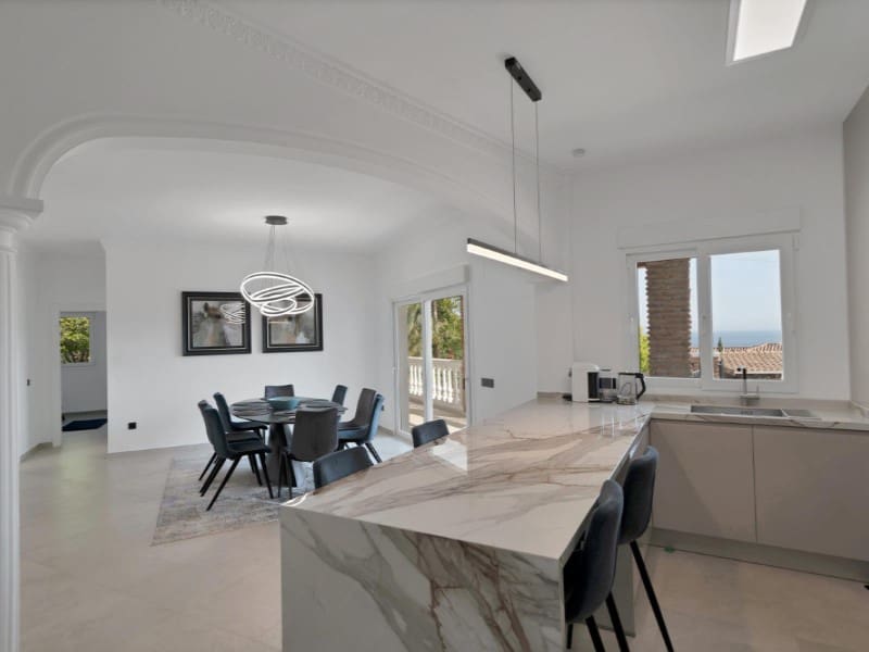 9 makuuhuone Huvila myytävänä paikassa Benalmadena Costa mukana uima-altaan - 2 950 000 € (Ref: 9576506)