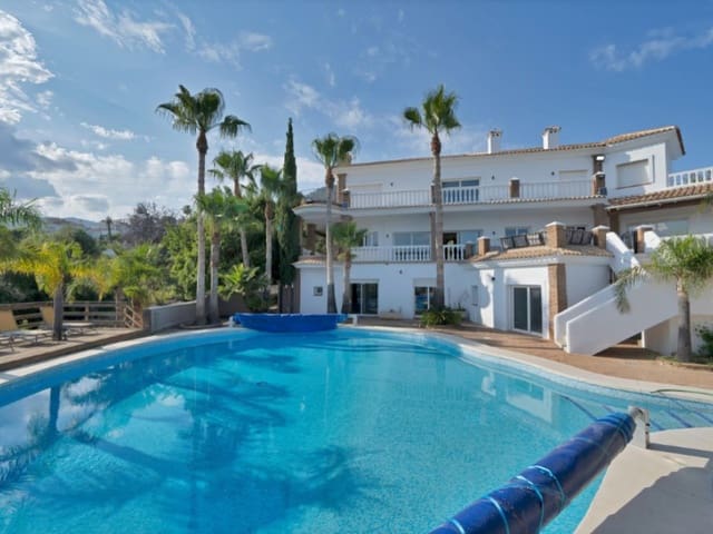 9 makuuhuone Huvila myytävänä paikassa Benalmadena Costa, Benalmádena mukana uima-altaan - 2 950 000 € (Ref: 9576506)