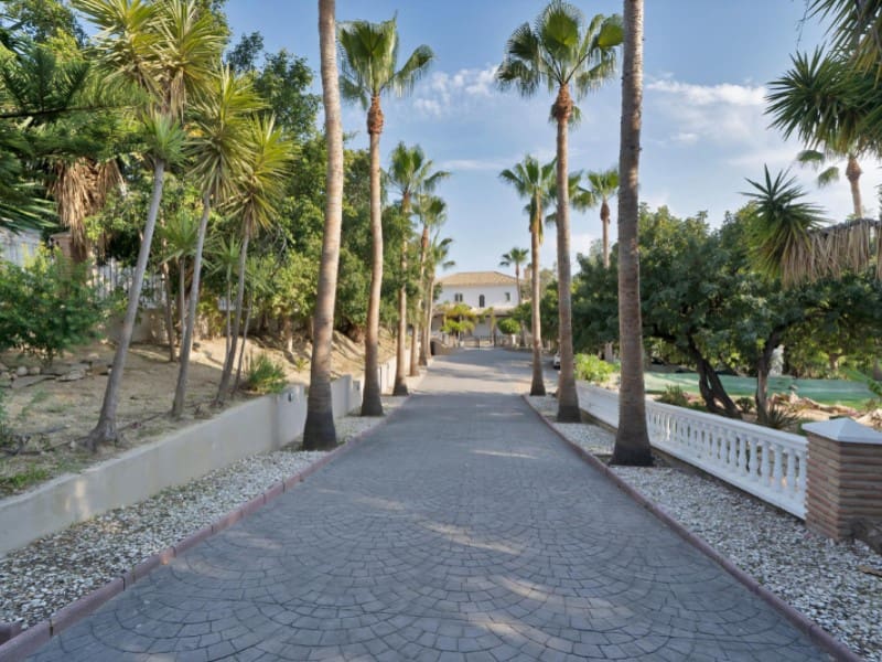 9 makuuhuone Huvila myytävänä paikassa Benalmadena Costa mukana uima-altaan - 2 950 000 € (Ref: 9576506)