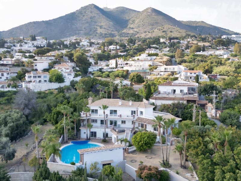 9 makuuhuone Huvila myytävänä paikassa Benalmadena Costa mukana uima-altaan - 2 950 000 € (Ref: 9576506)