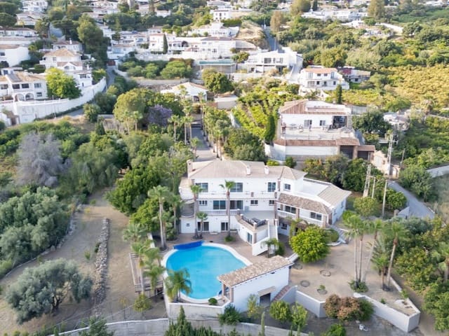 9 makuuhuone Huvila myytävänä paikassa Benalmadena Costa, Benalmádena mukana uima-altaan - 2 950 000 € (Ref: 9576506)