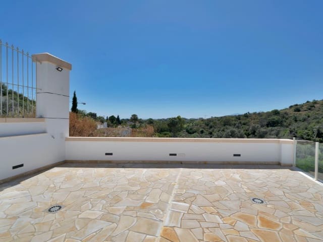 3 bedroom Villa for sale in Marbella Centro, Marbella with pool - € 990,000 (Ref: 9576507)