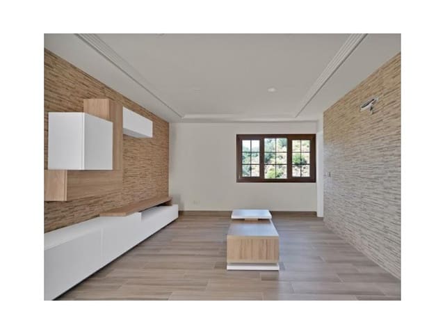 3 bedroom Villa for sale in Marbella Centro, Marbella with pool - € 990,000 (Ref: 9576507)