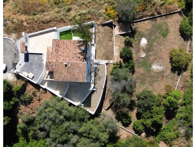 3 bedroom Villa for sale in Marbella Centro, Marbella with pool - € 990,000 (Ref: 9576507)