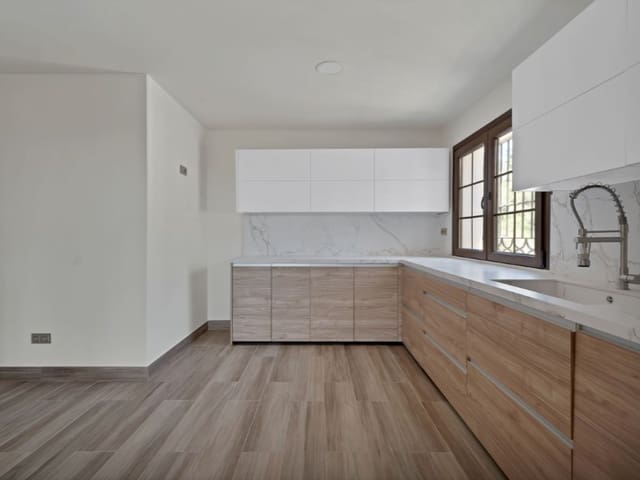 3 bedroom Villa for sale in Marbella Centro, Marbella with pool - € 990,000 (Ref: 9576507)