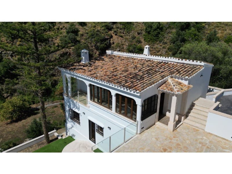 3 bedroom Villa for sale in Marbella with pool - € 990,000 (Ref: 9576507)