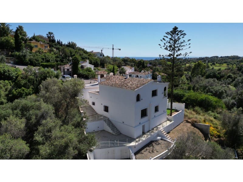 3 bedroom Villa for sale in Marbella with pool - € 990,000 (Ref: 9576507)