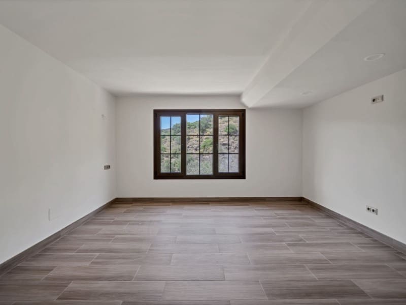 3 bedroom Villa for sale in Marbella with pool - € 990,000 (Ref: 9576507)