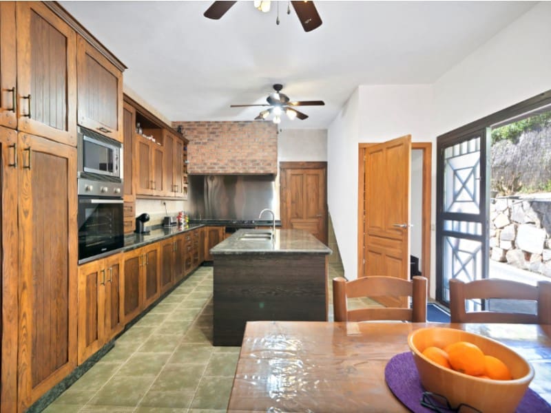 7 bedroom Villa for sale in Marbella - € 3,250,000 (Ref: 9576508)