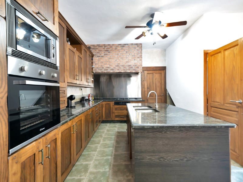 7 bedroom Villa for sale in Marbella - € 3,250,000 (Ref: 9576508)