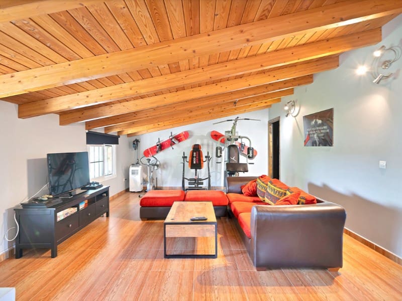 7 bedroom Villa for sale in Marbella - € 3,250,000 (Ref: 9576508)