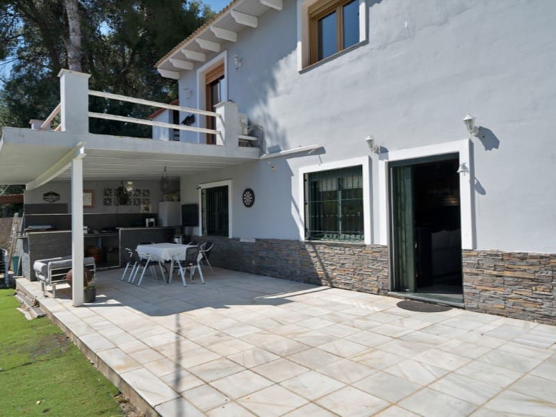 7 bedroom Villa for sale in Marbella - € 3,250,000 (Ref: 9576508)