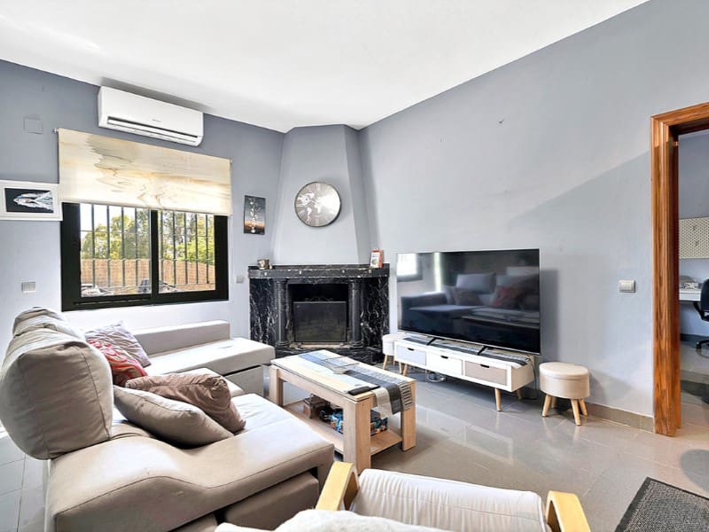 7 bedroom Villa for sale in Marbella - € 3,250,000 (Ref: 9576508)