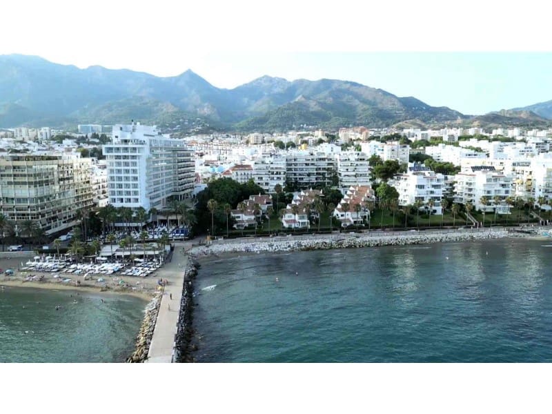 2 bedroom Apartment for sale in Marbella with pool - € 1,250,000 (Ref: 9576511)