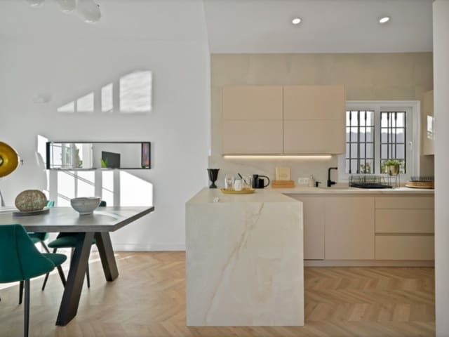 5 chambre Villa/Maison Semi-Mitoyenne à vendre à Marbella Centro, Marbella - 1 795 000 € (Ref: 9576515)